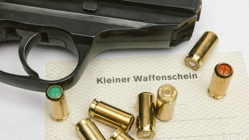 Kleiner,Waffenschein,Pistole,Munition