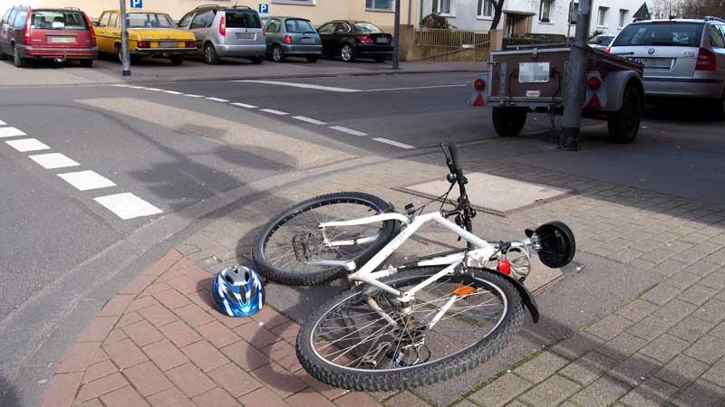 Einmündung,Fahrrad,Sturz,Radler