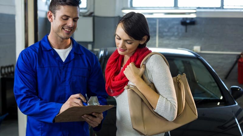 Autoverkäufer,Käuferin,Check,Mängel