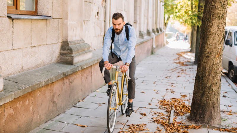 Mann,Gehweg,Fahrradfahren,Bürgersteig