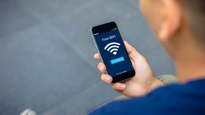 WLAN,Handy,Smartphone,Mann,Straße