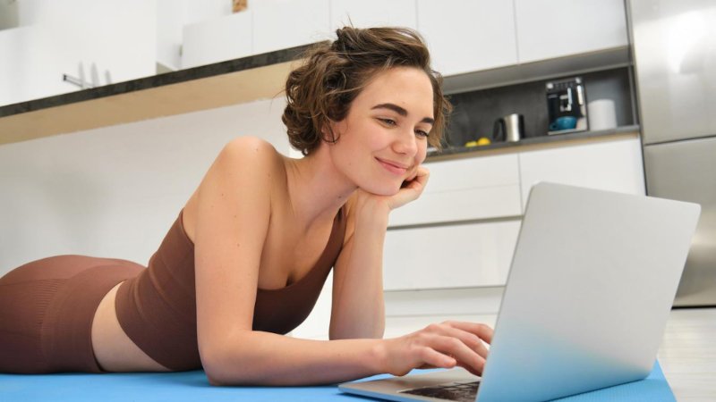 Frau,Homeoffice,Küche