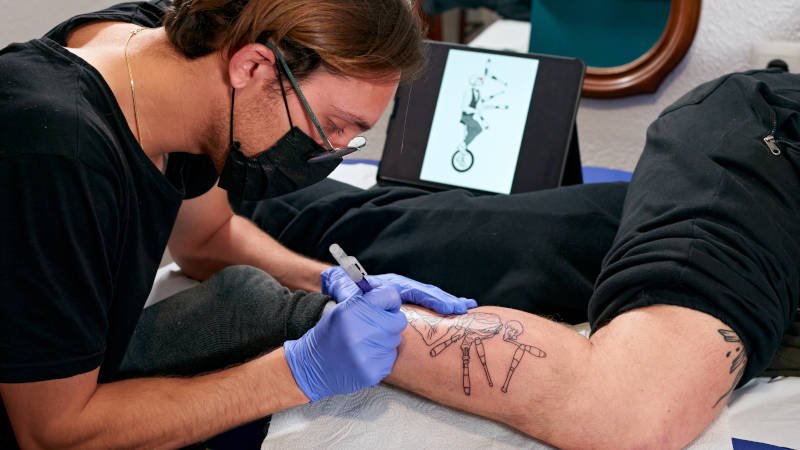 Tattoos: Was, wenn das Ergebnis nicht zufriedenstellt? Tattoo,Stechen,Tätowierung,Tattoo-Studio