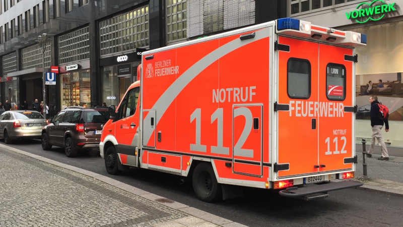 Rettungswagen der Feuerwehr im Einsatz Rettungswagen,Feuerwehr,Einsatz