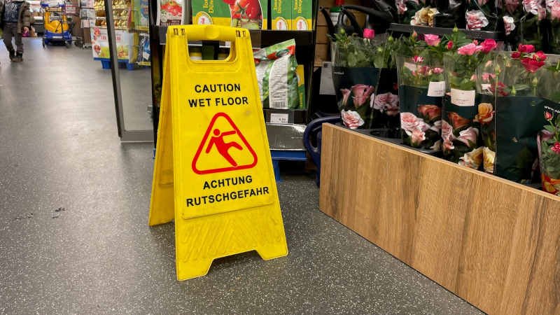 Supermarkt,Rutschgefahr,Warnschild