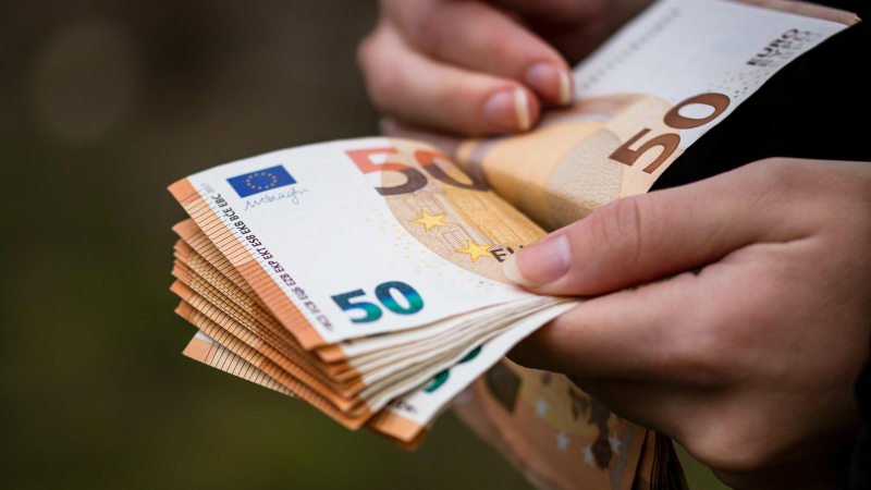 Hände,zählen,Geld,Euro,Fünfzig-Euro-Scheine