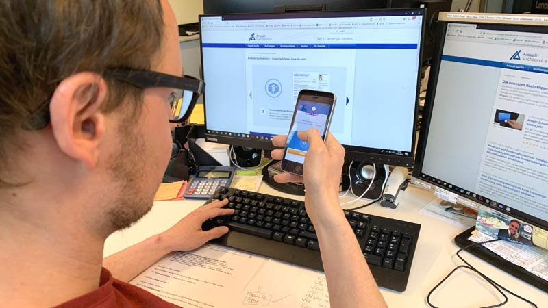 Handynutzung im Betrieb: Was darf der Chef verbieten? Handy,Smartphone,private,Nutzung,Arbeit,Handyverbot