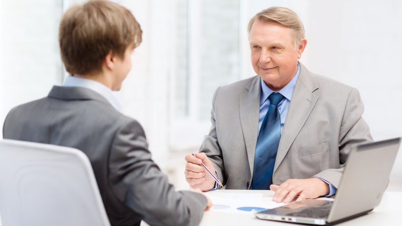 Zurück in den Job: Was müssen Arbeitnehmer wissen? Wiedereingliederung,Krankheit,Arbeitsunfähigkeit,Stufenplan