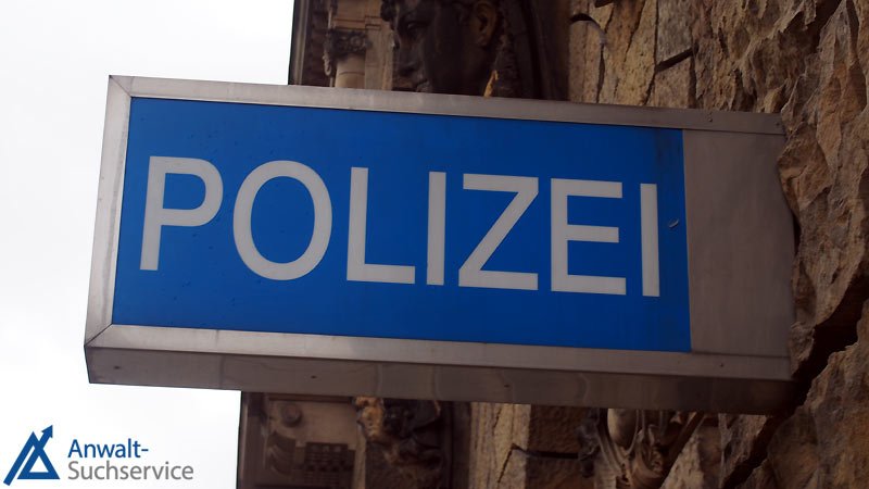 Fehlalarme verursachen Kosten und binden Personal. Schild,Polizeistation