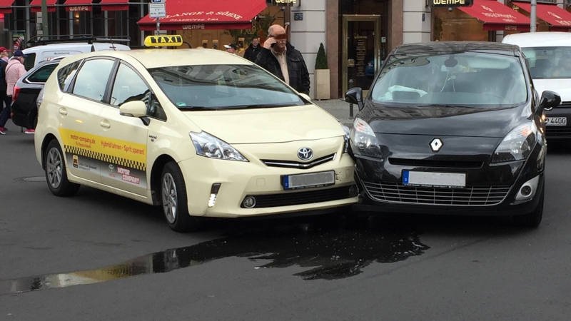 Wie schlimm ist der Autoschaden (Rückwärts gegen Mauer gefahren)? (Auto,  Unfall)