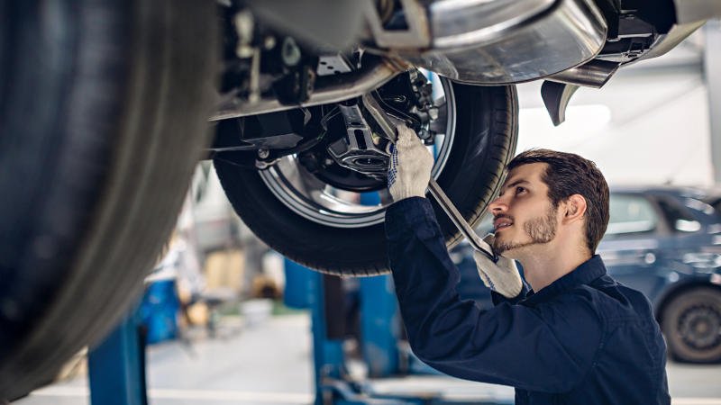 Unfallschaden - fiktive Reparaturkosten Auto,Werkstatt,Reparatur,Schaden,Radaufhängung