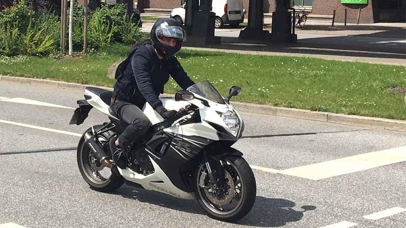Motorradsaison: Sicherheit geht vor. Motorrad,Helm,Schutzkleidung,Motorradunfall