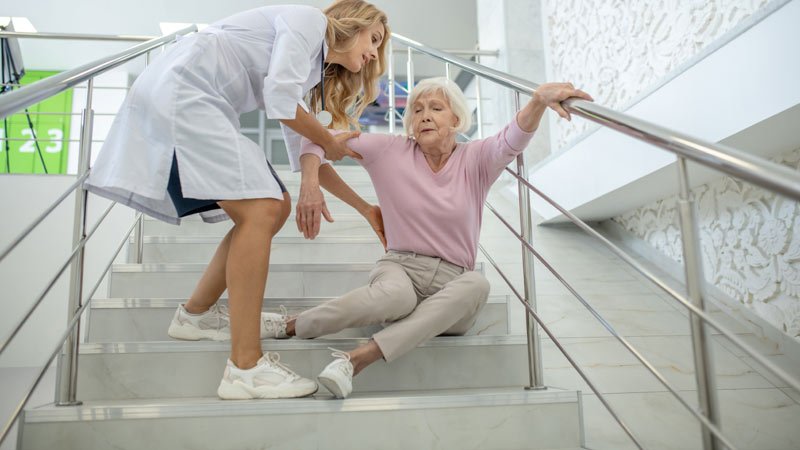 Treppe Runtergefallen Wann Zum Arzt