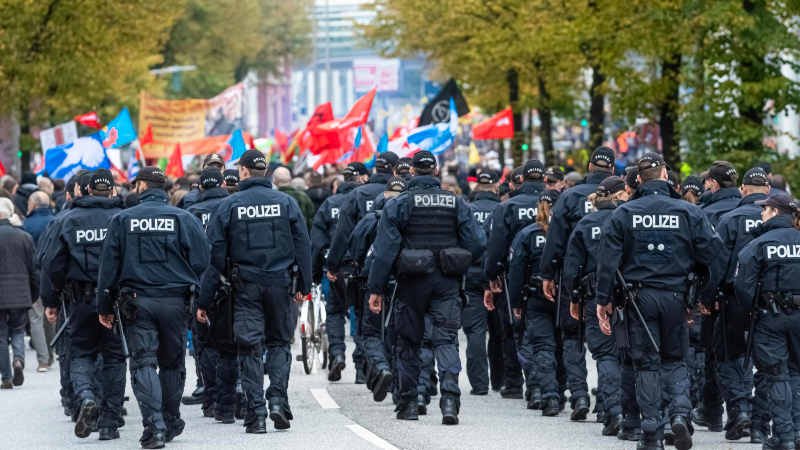 Demonstration,Polizei,Gewalt,Zwangsmaßnahmen