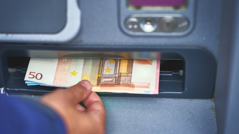 EC-Karte,Bargeld,Abhebung,Bankkonto