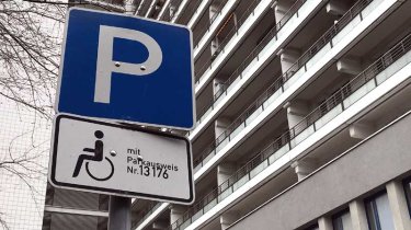 Wohnhaus,Behindertenparkplatz